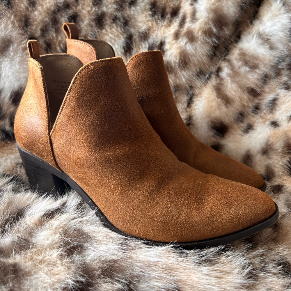 Brown Faux Suede Cowboy Hat with Silver Bling Accents and Size 7 Boots -BUNDLE- - Picture 3 of 15